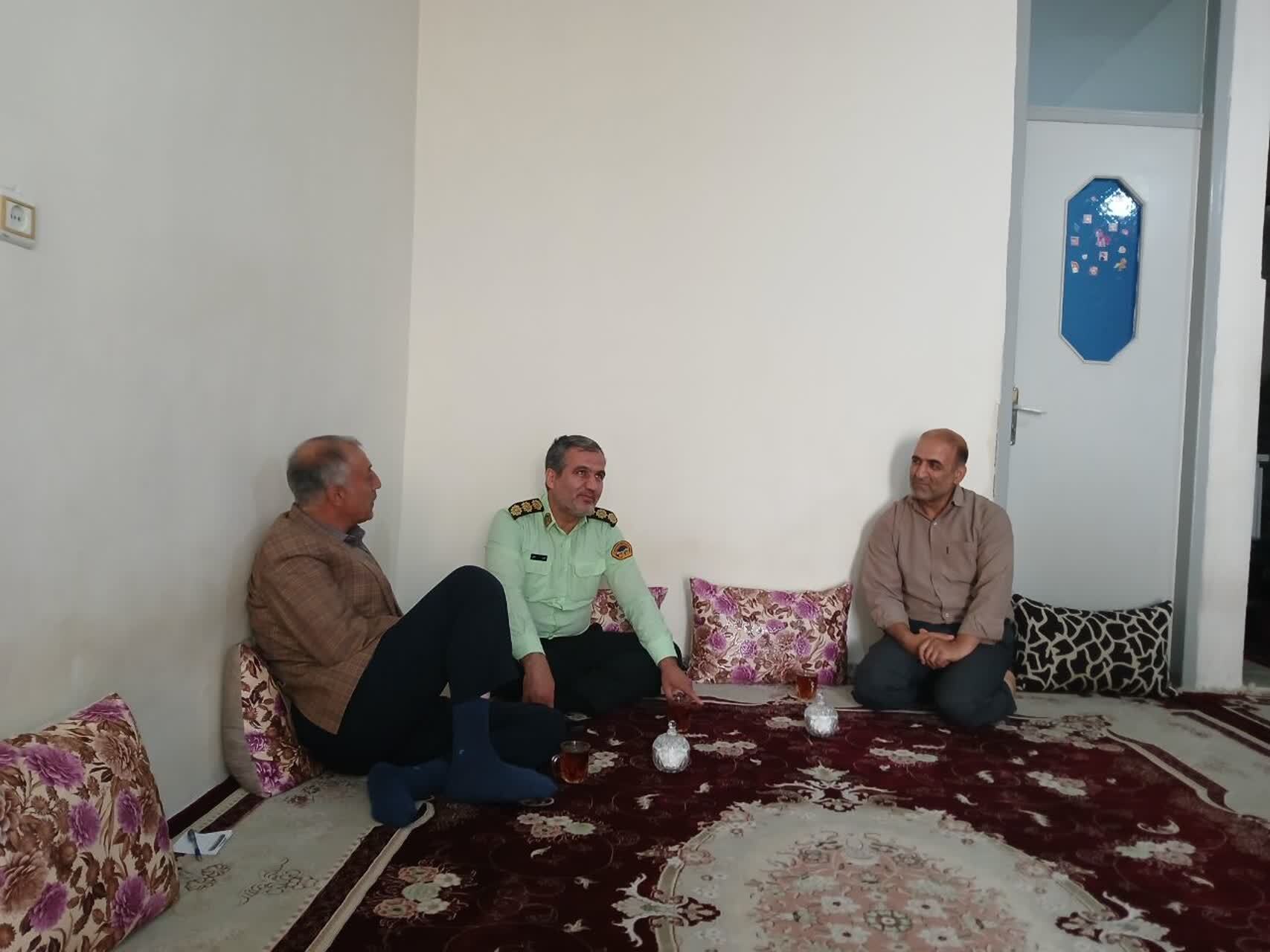 دیدار معاون نیروی انسانی فرمانده انتظامی غرب استان تهران از ۵ بازنشستگان این استان
