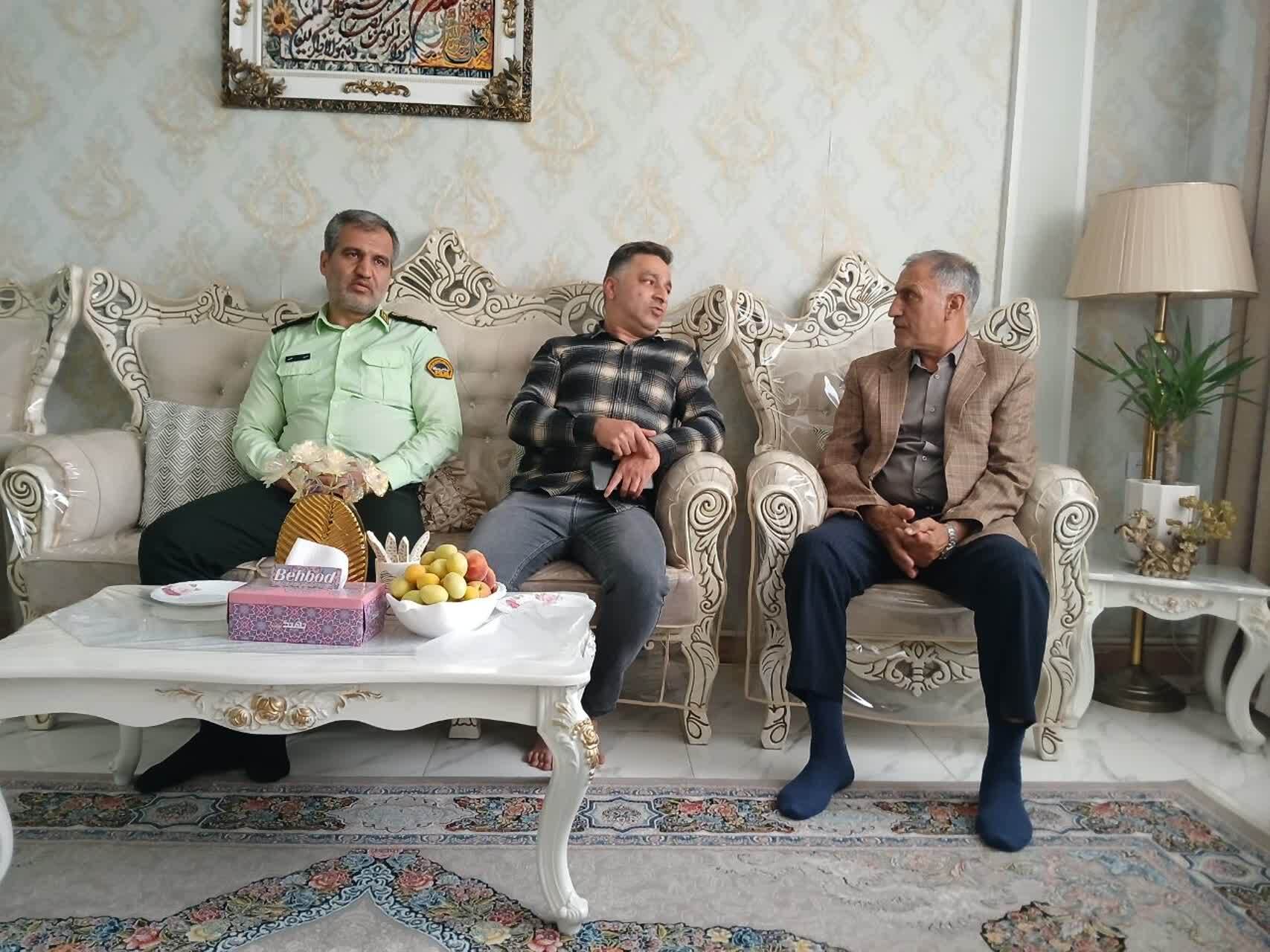 دیدار معاون نیروی انسانی فرمانده انتظامی غرب استان تهران از ۵ بازنشستگان این استان