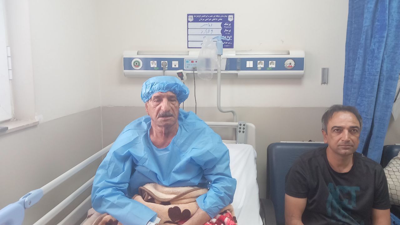 عیادت از ۳نفر از بازنشستگان در بیمارستان حضرت ابوالفضل (ع) فراجا کرمانشاه