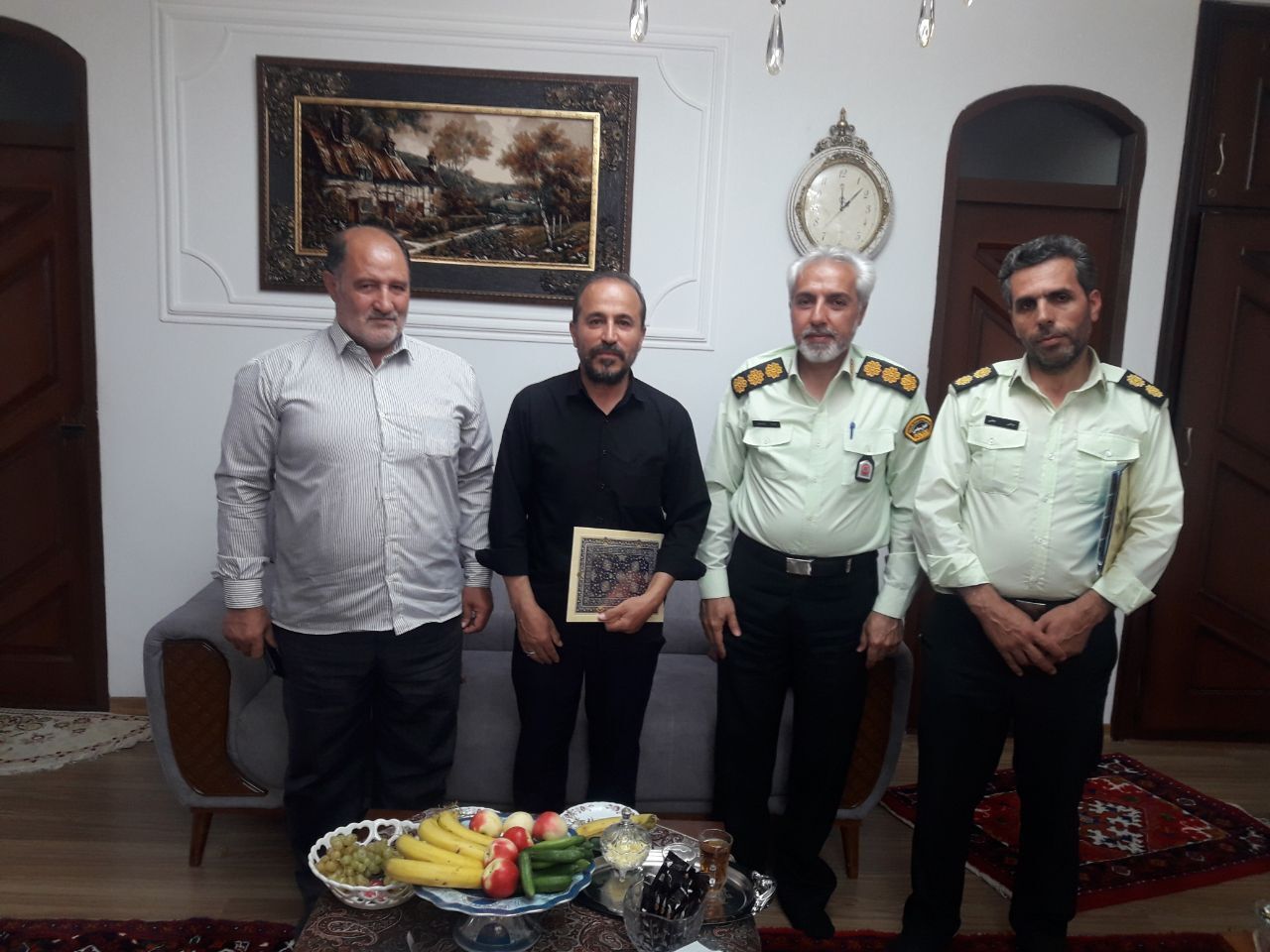 دیدار رئیس کانون بازنشستگان انتظامی شهرستان مراغه با تعداد ۴ نفر از اعضاء وابسته شهرستان درمنزل