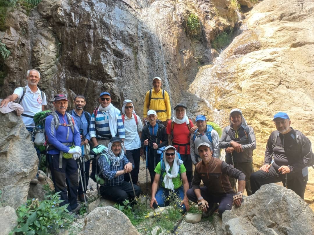 برگزاری برنامه کوهنوردی پیشکسوتان انتظامی شهرستان تبریز در ارتفاعات جنگلی آبشار گلوسنگ تا قلعه بابک شهرستان کلیبر