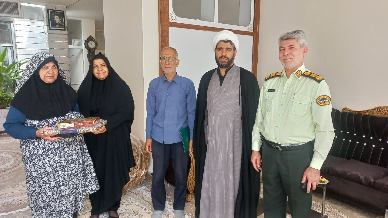 دیدار فرمانده انتظامی شهرستان فلاورجان با ۲ نفر از پیشکسوتان