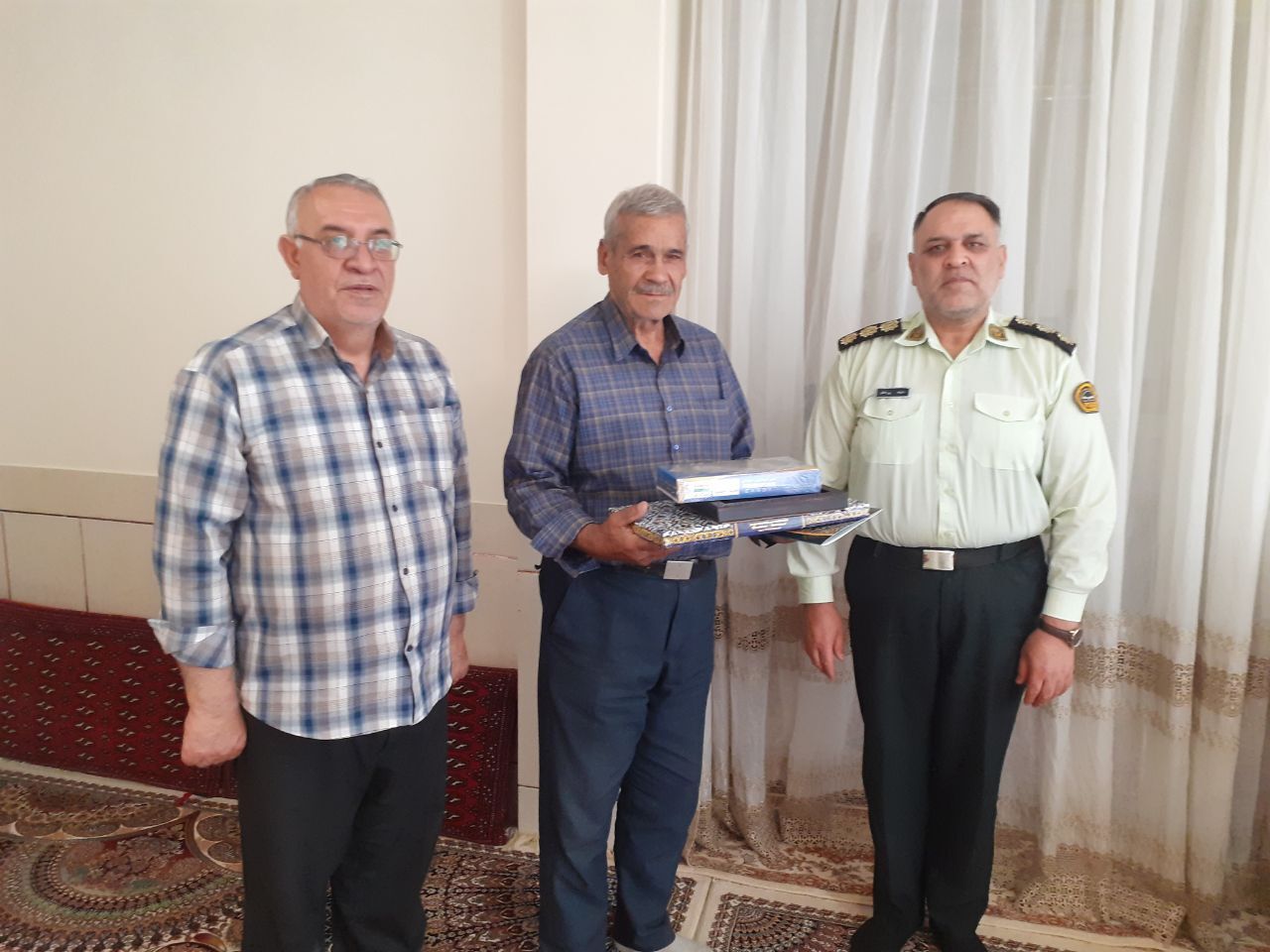 دیدار فرمانده انتظامی شهرستان شهرضا با ۷ نفر از پیشکسوتان