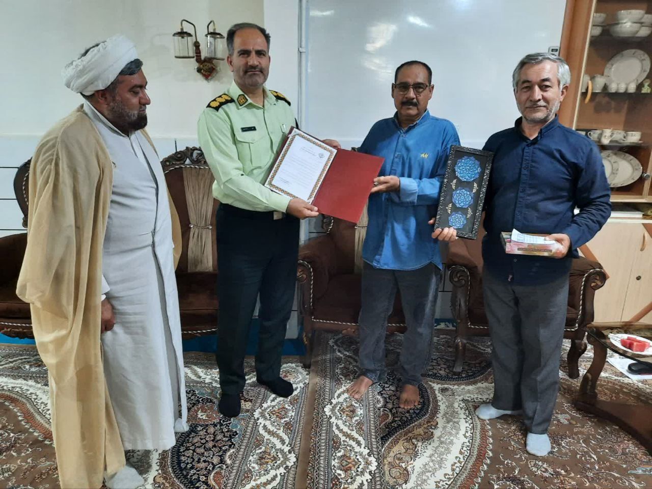 دیدار فرمانده انتظامی شهرستان خمینی شهر با ۸ نفر از اعضاء وابسته