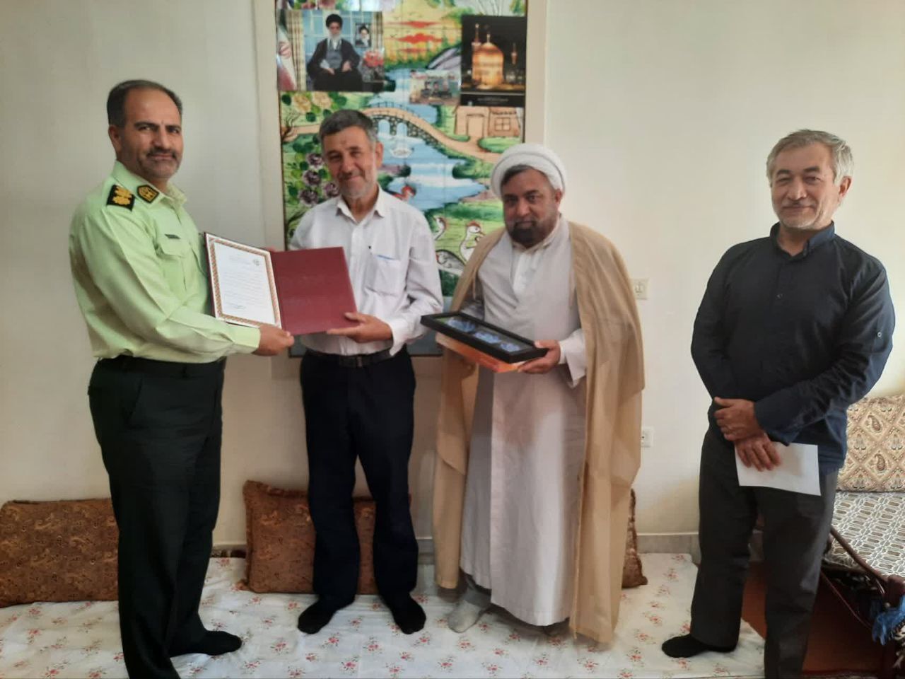 دیدار فرمانده انتظامی شهرستان خمینی شهر با ۸ نفر از اعضاء وابسته