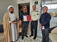 دیدار فرمانده انتظامی شهرستان خمینی شهر با ۸ نفر از اعضاء وابسته