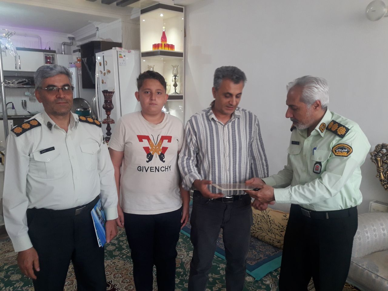 دیدار کانون بازنشستگان انتظامی شهرستان مراغه با تعداد ۹ نفر از اعضاء وابسته درمنزل