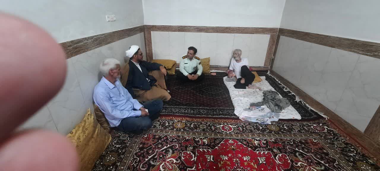 دیدار فرمانده انتظامی شهرستان مرند به همراه رئیس عقیدتی سیاسی و مسئول دفترنمایندگی کانون بازنشستگان با ۳ نفر از پیشکسوتان