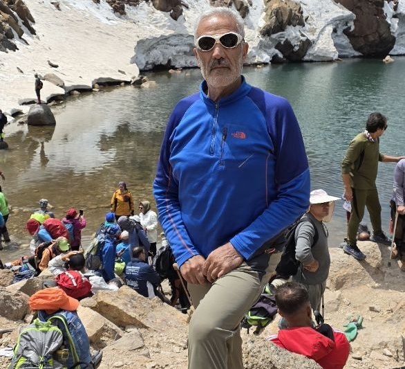 صعود آقای تعمت محمدی بازنشسته انتظامی شهرستان میانه به قله سبلان