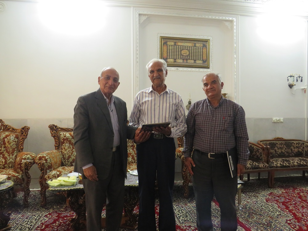 دیدار صمیمی با 7 نفر از بازنشستگان شهرستان یزد دیدار صمیمی با 7 نفر از بازنشستگان شهرستان یزد