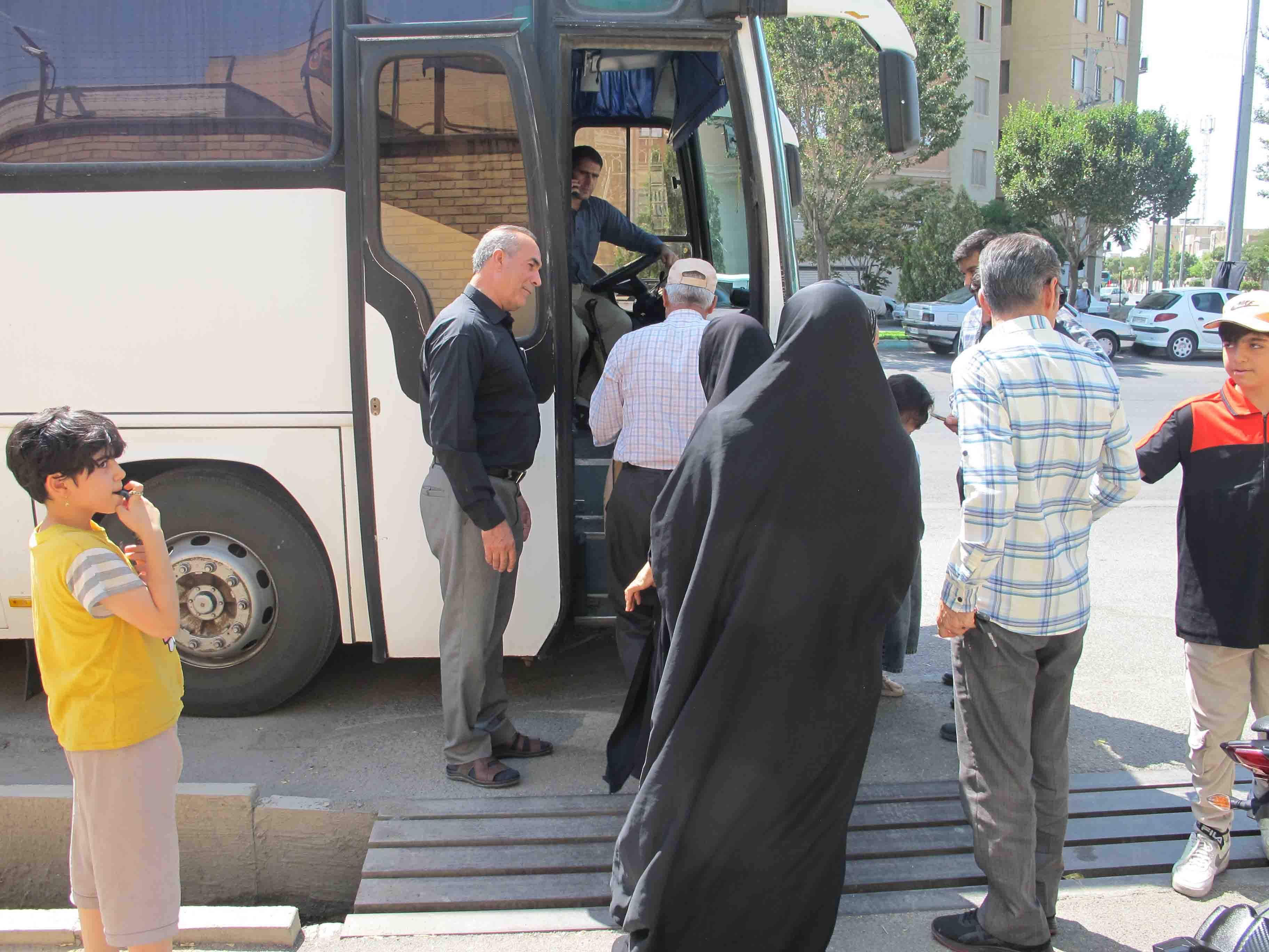 عزیمت تعداد 35 نفر از بازنشستگان استان مرکزی جهت پیاده روی اربعین حسینی (ع)