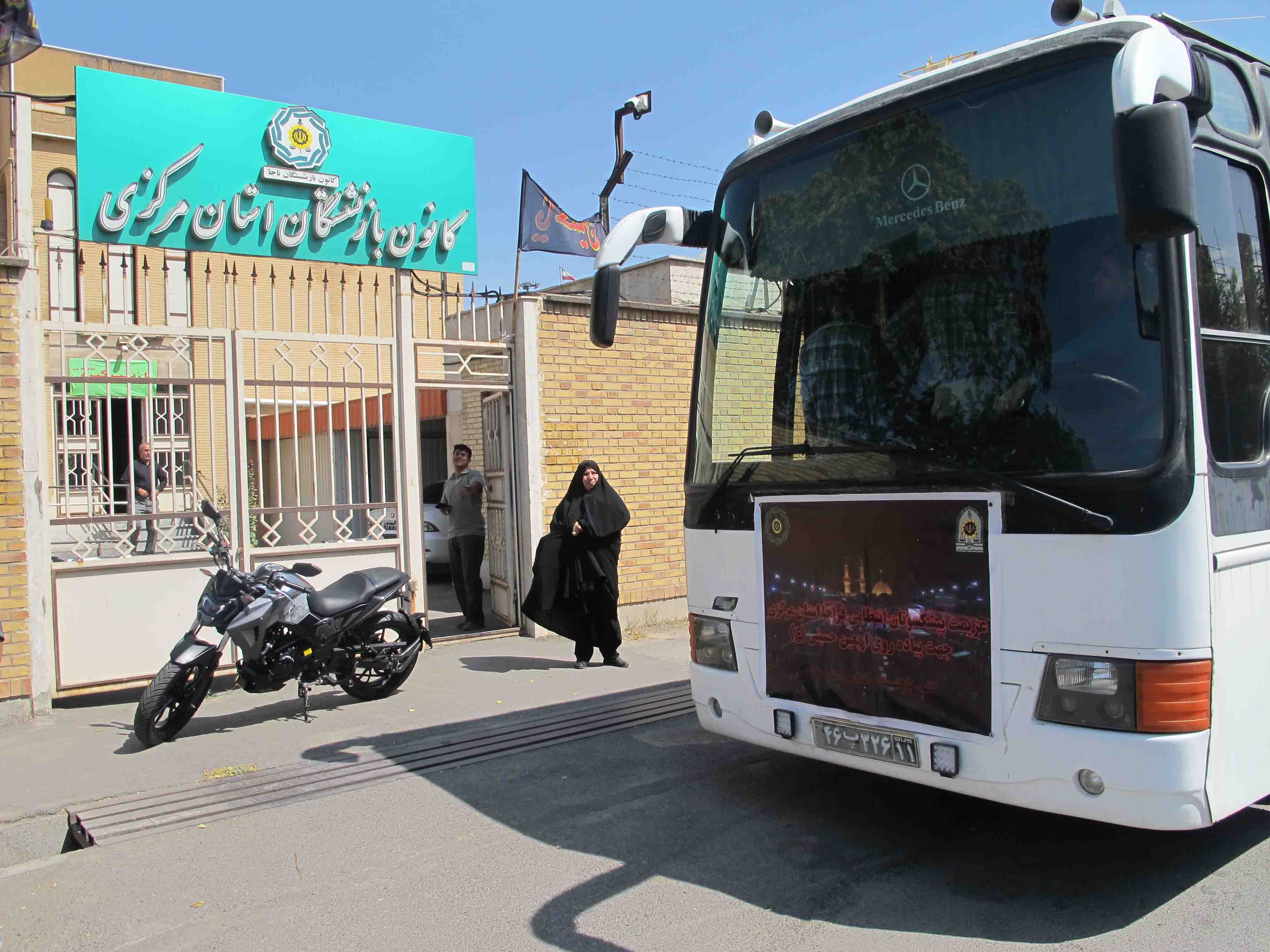 عزیمت تعداد 35 نفر از بازنشستگان استان مرکزی جهت پیاده روی اربعین حسینی (ع)