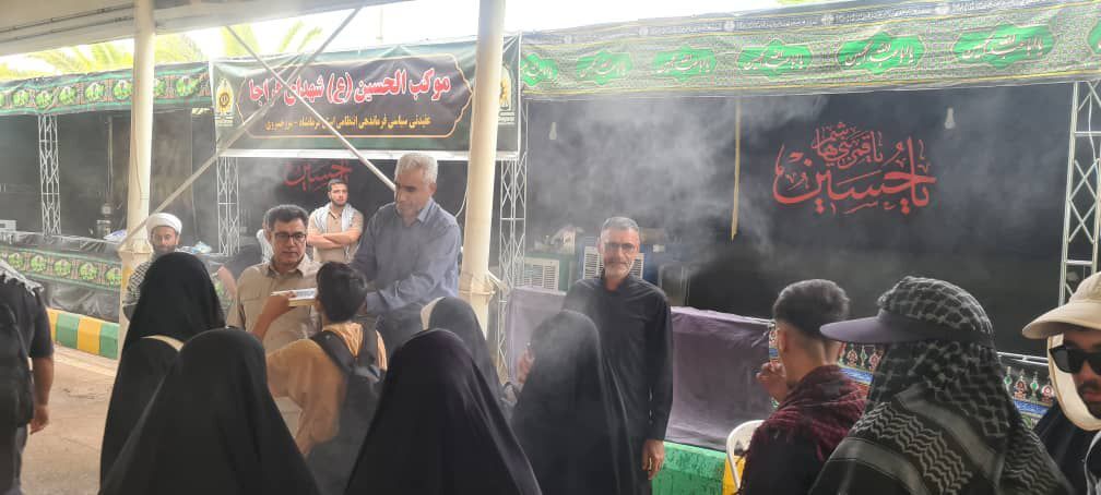 خدمت رسانی وپذیرایی از زائران درموکب مشارکتی شهدای انتظامی پایانه مرزی خسروی کانون بازنشستگان استان کرمانشاه