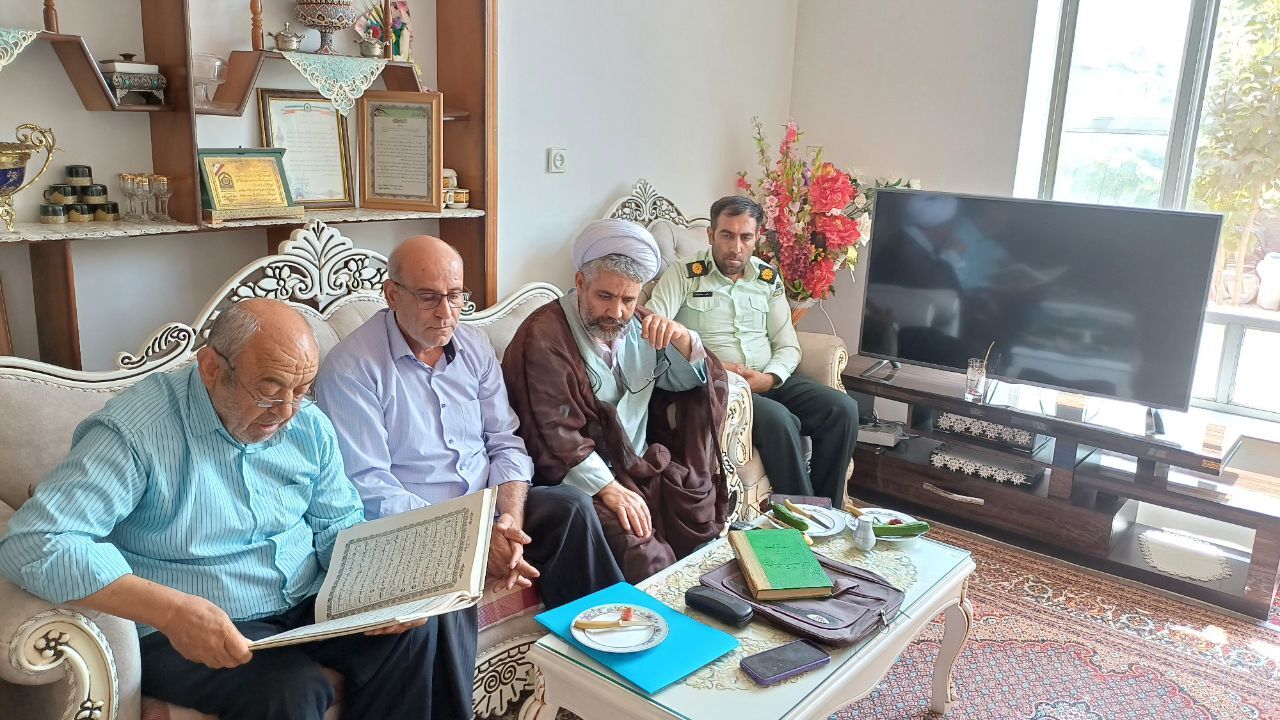 دیدار مسئول دفتر نمایندگی کانون بازنشستگان انتظامی شهرستان جلفا با حضور رئیس عقیدتی و سیاسی انتظامی شهرستان با تعداد ۱۱ نفر از پیشکسوتان