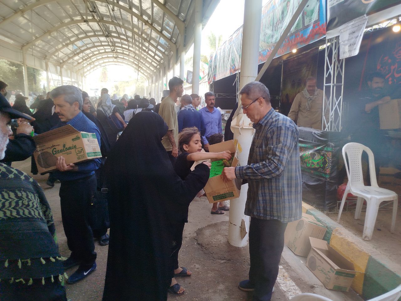 ادامه خدمت رسانی وپذیرایی از زائران درموکب مشارکتی شهدای انتظامی پایانه مرزی خسروی کانون بازنشستگان استان کرمانشاه