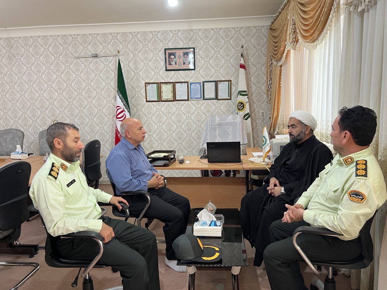 دیدار رئیس عقیدتی سیاسی فرماندهی انتظامی استان با رئیس کانون بازنشستگان انتظامی استان