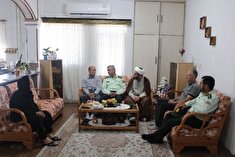 دیدار رئیس عقیدتی سیاسی انتظامی شهرستان رضوانشهر با مستمری بگیر منیجه بیانی