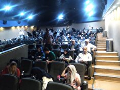 تماشای فیلم سینمایی اتاقک گلی در شهرستان مشهد مقدس
