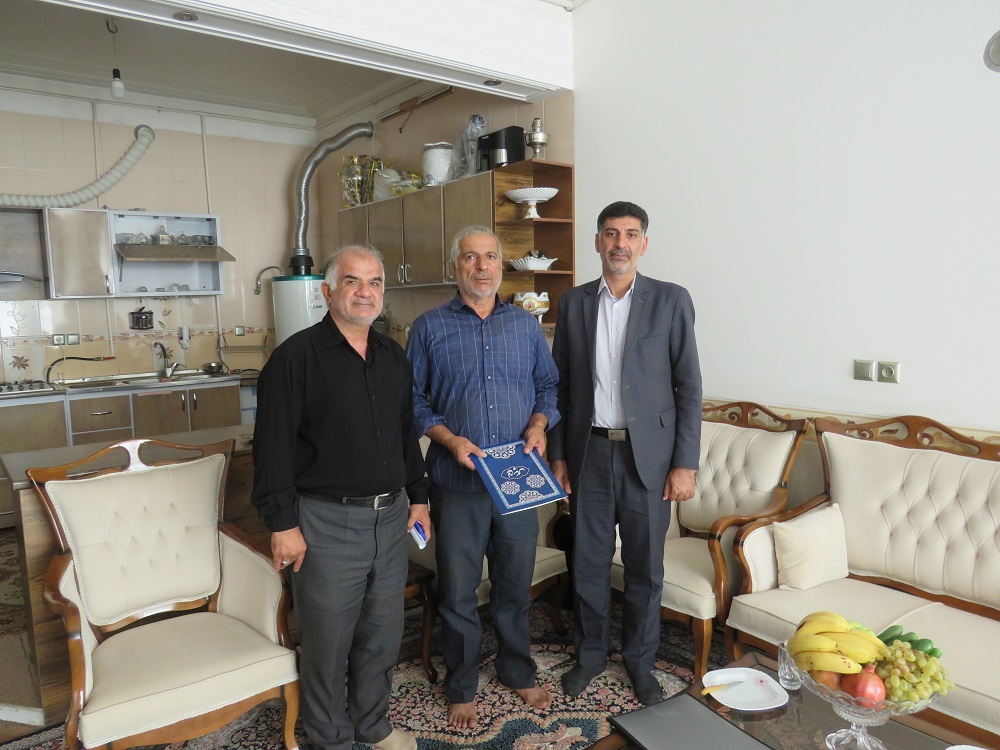 دیدار صمیمی با بازنشسته جناب آقای رضا ابراهیمی ارنانی دیدار صمیمی با بازنشسته جناب آقای رضا ابراهیمی ارنانی