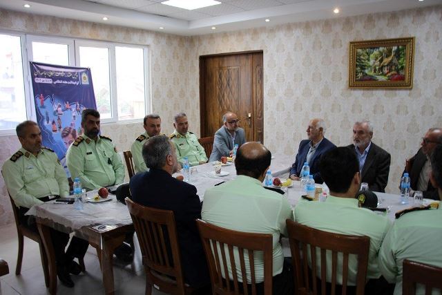 محفل انس و الفت پیشـکسوتان با حضور فرمانده انتظامی استان محفل انس و الفت پیشـکسوتان با حضور فرمانده انتظامی استان