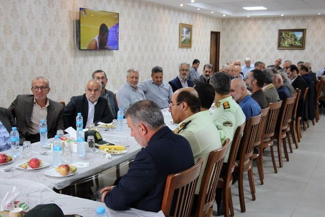 محفل انس و الفت پیشـکسوتان با حضور فرمانده انتظامی استان محفل انس و الفت پیشـکسوتان با حضور فرمانده انتظامی استان