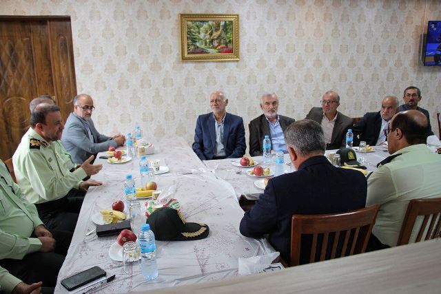 محفل انس و الفت پیشـکسوتان با حضور فرمانده انتظامی استان محفل انس و الفت پیشـکسوتان با حضور فرمانده انتظامی استان