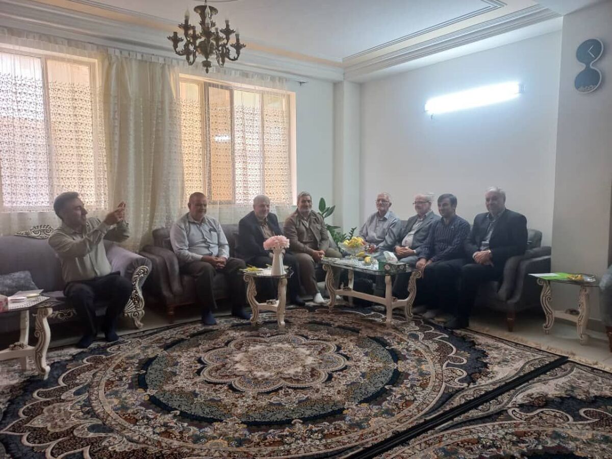 دیدار سردار استادی از کانون بازنشستگان حفا فراجا با دو تن از بازنشستگان استان البرز