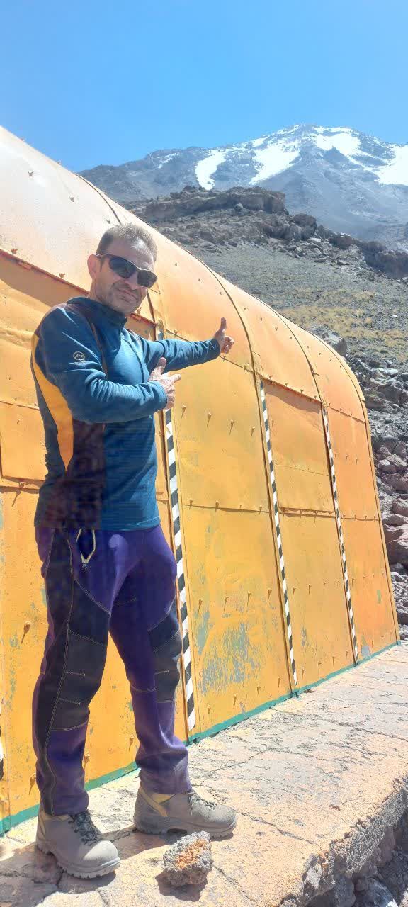 صعود پیشکسوت انتظامی شهرستان بجنورد به قله دماوند