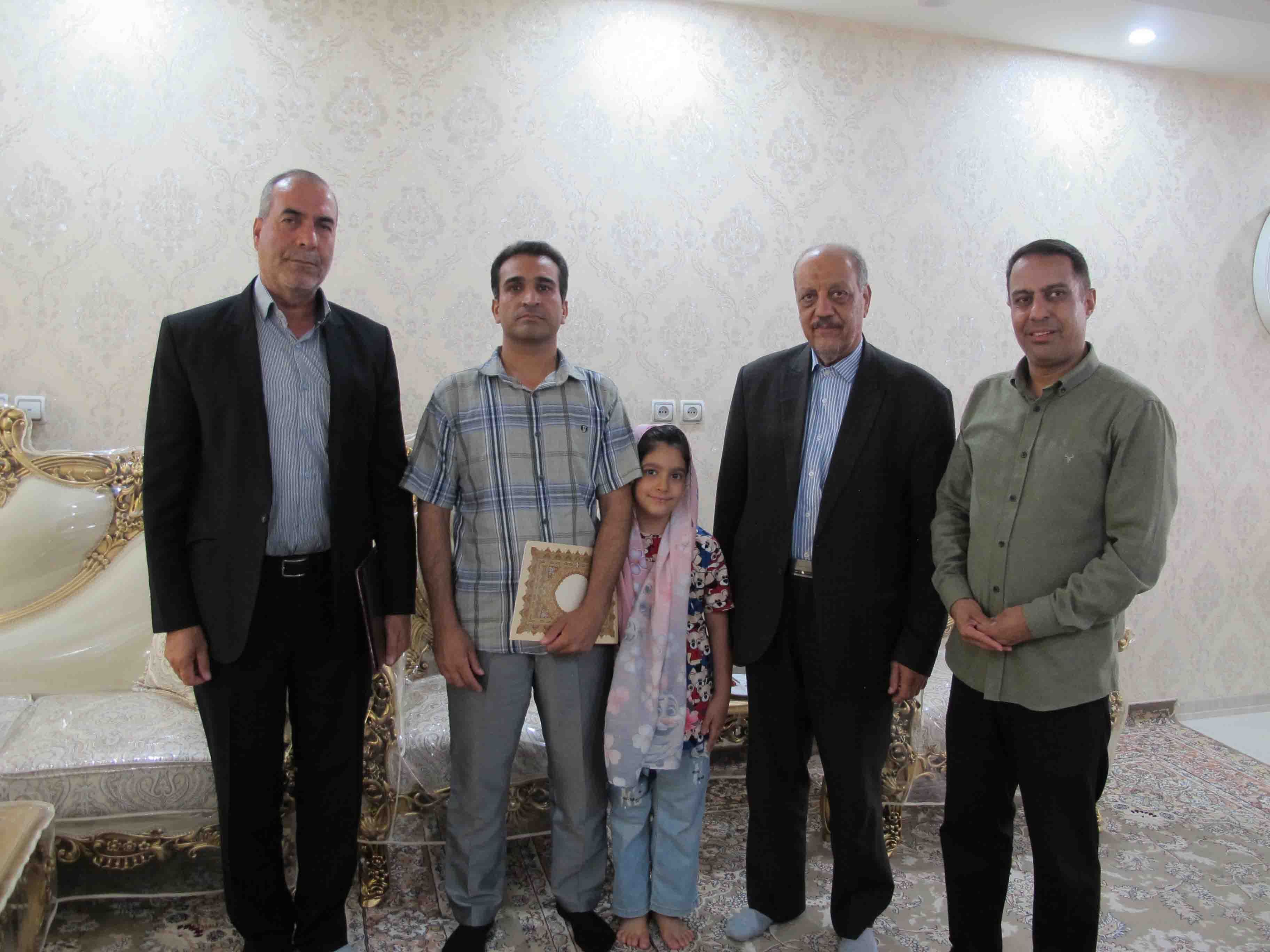 دیدار با خانواده های شهدای دفاع مقدس 12 روزه شهرستان های دلیجان و خمین