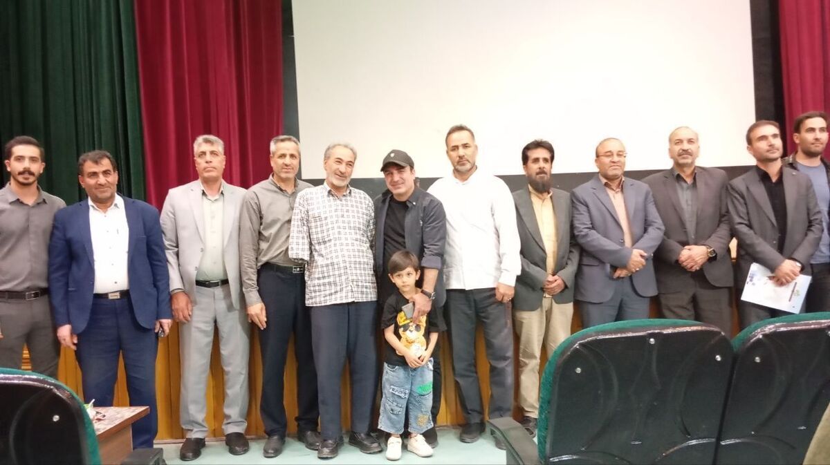 اکران فیلم سینمایی اتاقک گلی در شهرستان خدابنده