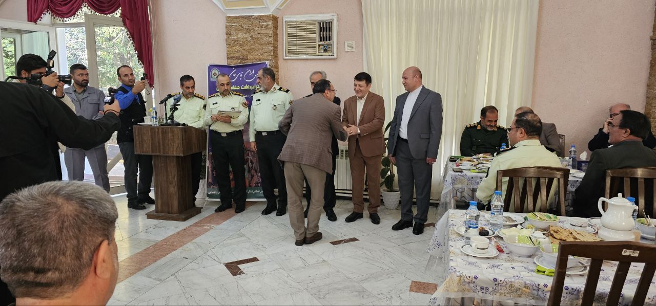 تجلیل از ۲ خانواده شهید، ۸ خانواده جانباز و ۳۴ نفر بازنشسته انتظامی شهرستان تبریز