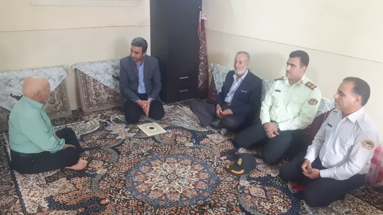 عیادت و سرکشی در شهرستان ساوه با 3 پیشکسوت به مناسبت هفته نیرو انتظامی