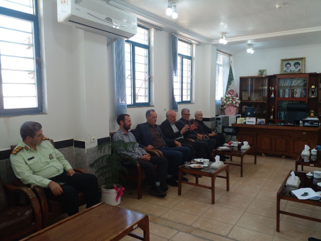 دیدار تعدادی از بازنشستگان انتظامی شهرستان عجب شیر با فرمانده انتظامی شهرستان