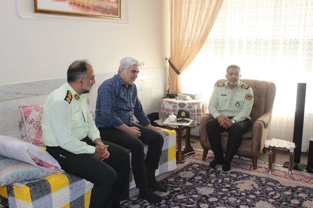 دیدار سردار القاصی مهر با سرهنگ قاسمی رئیس کانون شرق دیدار سردار القاصی مهر با سرهنگ قاسمی رئیس کانون شرق