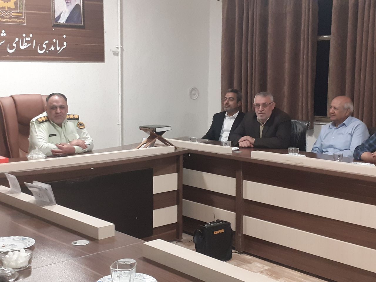 دیدار بازنشستگان نیروی انتظامی با فرمانده انتظامی شهرستان شهرضا به مناسبت هفته فراجا