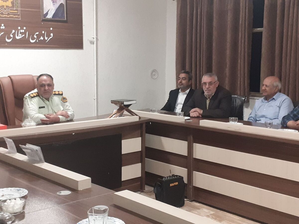 دیدار بازنشستگان با فرمانده انتظامی شهرستان شهرضا به مناسبت هفته فراجا