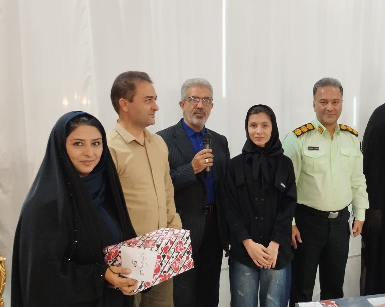 برگزاری مراسم تجلیل از خانواده‌های پیشکسوتان انتظامی در شهرستان آران و بیدگل