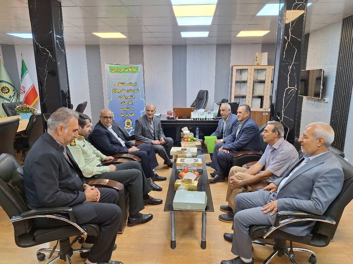 دیدار فرمانده انتظامی شهرستان ساوجبلاغ با تعدادی از بازنشستگان 