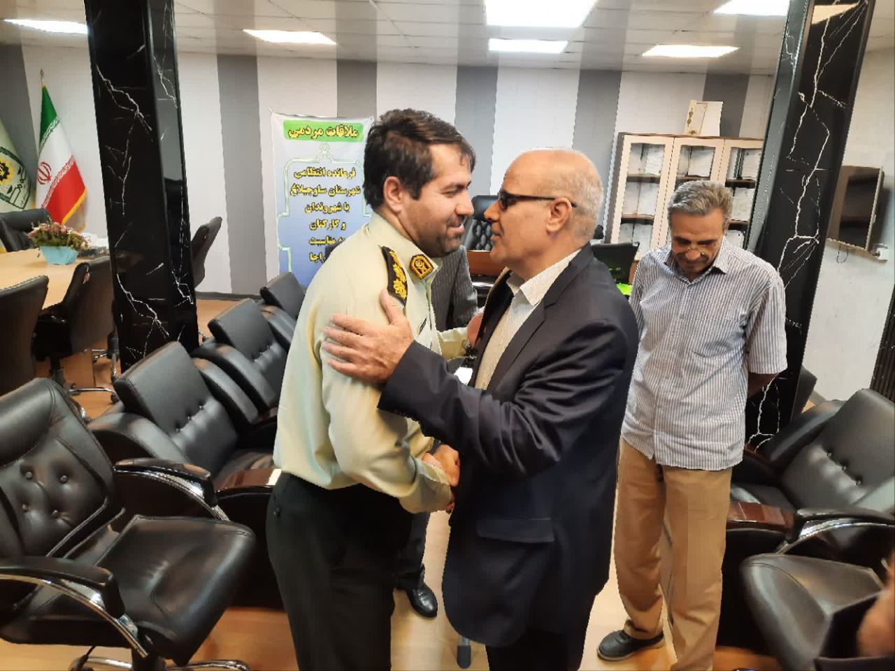 دیدار فرمانده انتظامی شهرستان ساوجبلاغ با تعدادی از بازنشستگان 