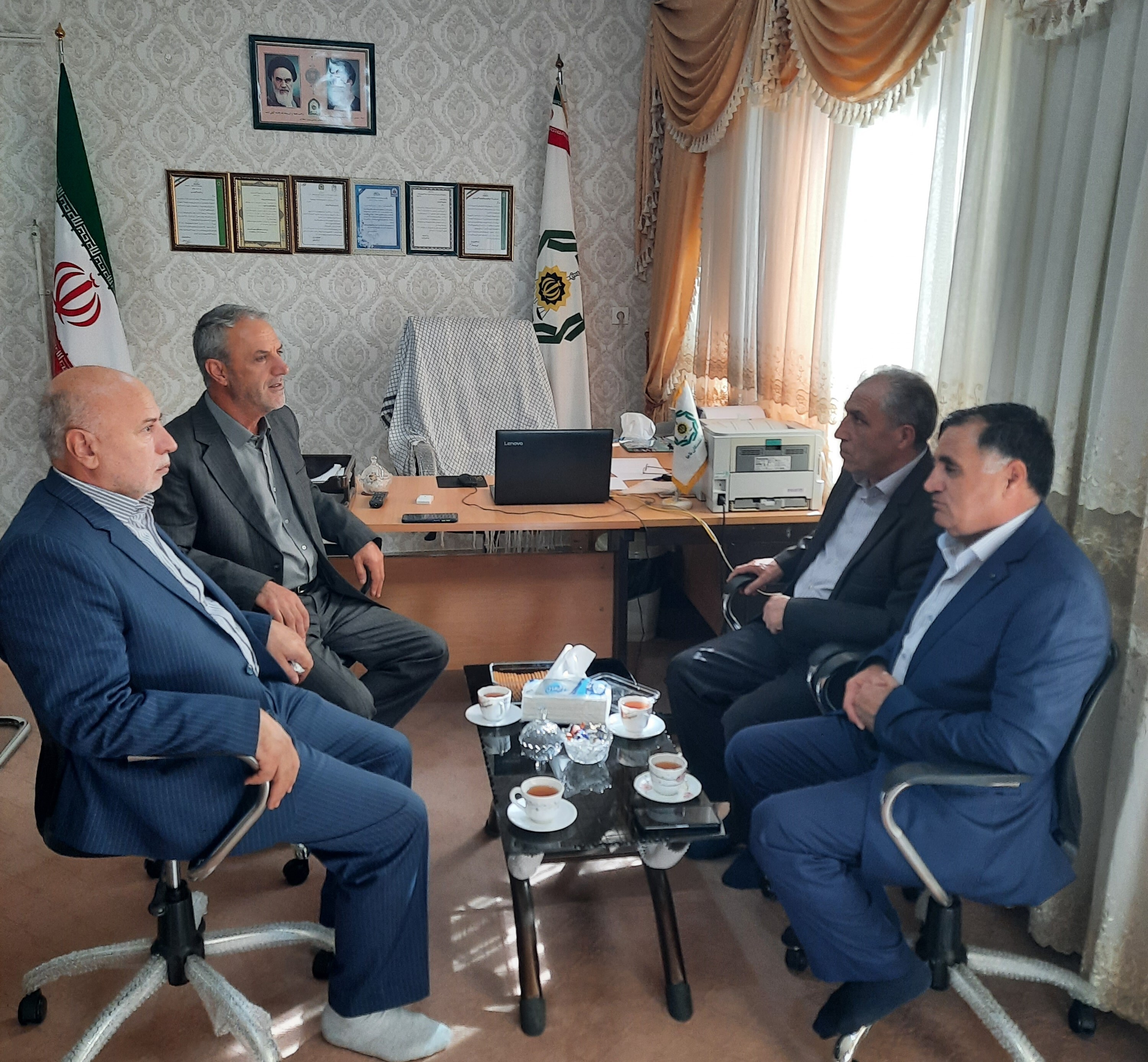 نشست صمیمی رئیس کانون انتظامی استان اردبیل با تعدادی از بازنشستگان