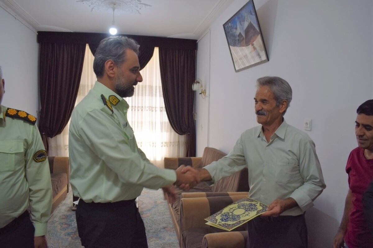 دیدار فرمانده انتظامی شهرستان مرودشت با  پیشکسوتان