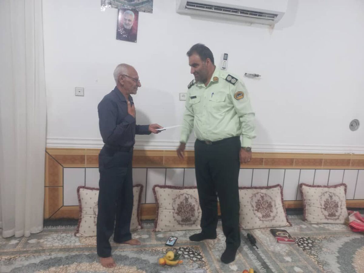 دیدار فرمانده انتظامی زرین دشت با پیشکسوت انتظامی
