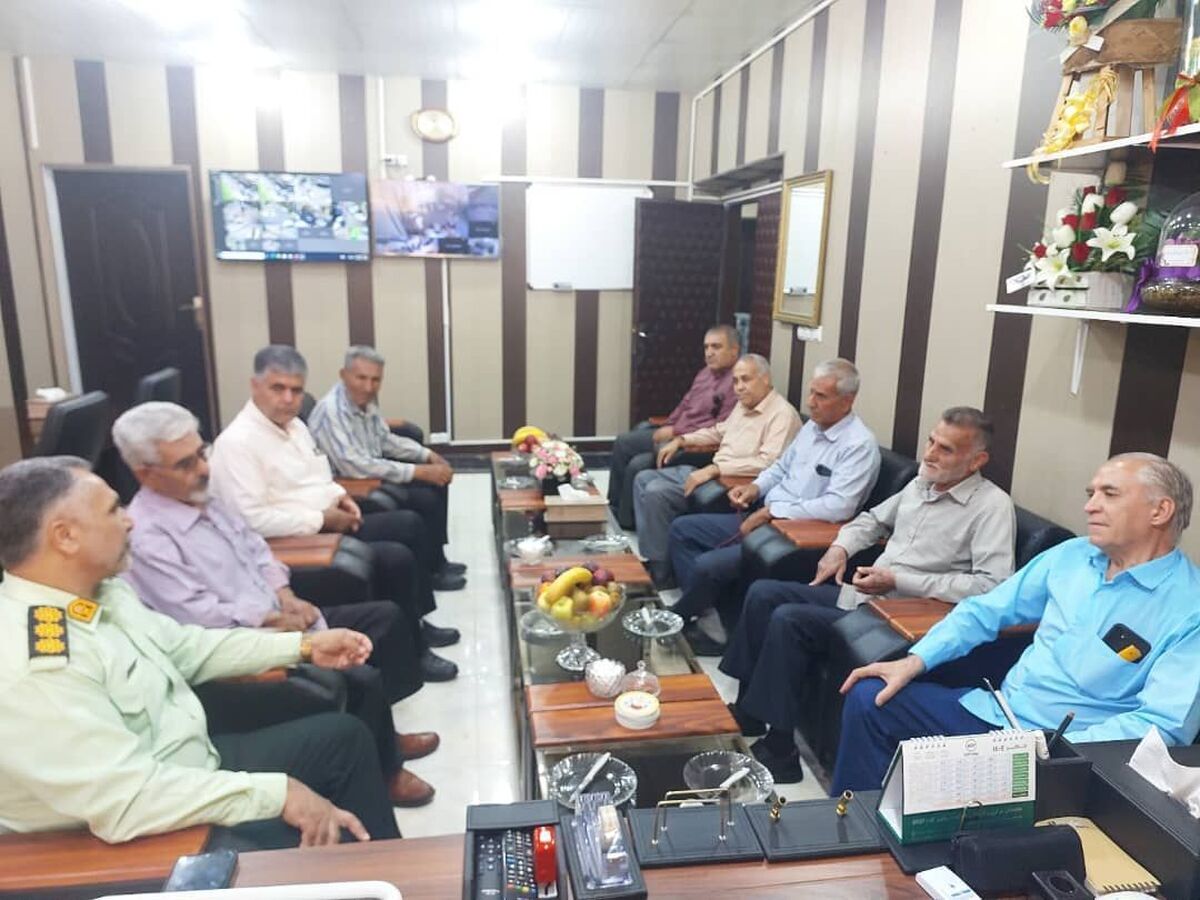 نشست صمیمی پیشکسوتان انتظامی با فرمانده انتظامی شهرستان داراب