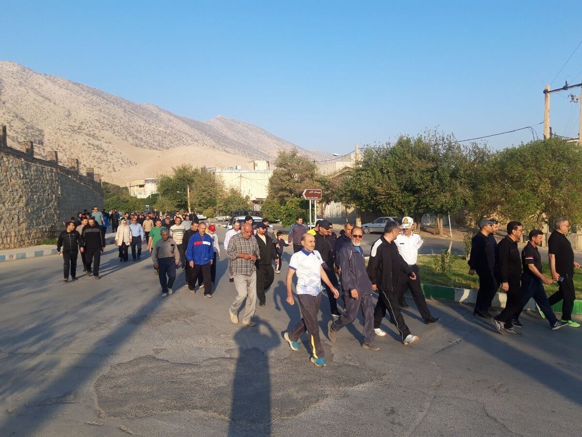برگزاری همایش پیاده روی خانوادگی در شهرستان خرم آباد