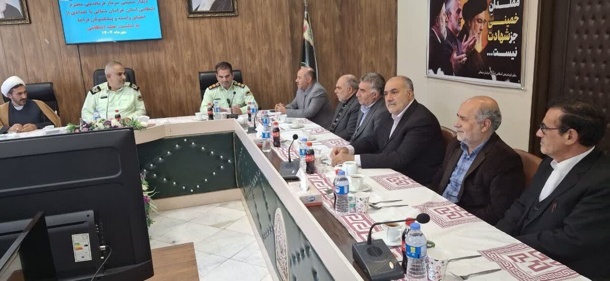 دیدار رئیس کانون بازنشستگان استان خراسان شمالی با فرمانده انتظامی استان