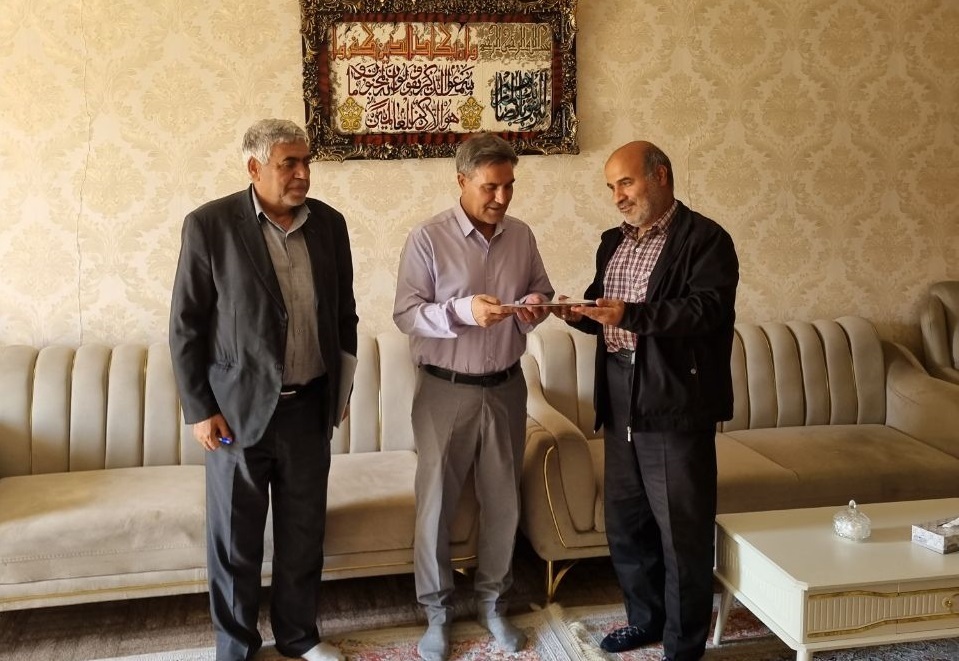 عیادت از ۲ نفر از بازنشستگان بیمار بستری در منزل