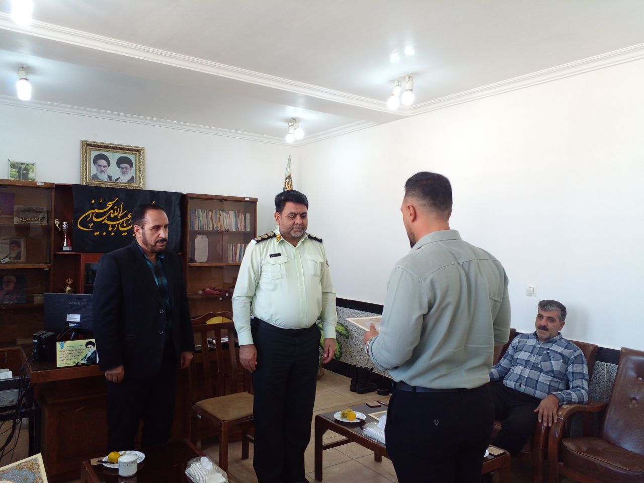 دیدار با تعداد ۶ نفر از بازنشستگان در شهرستان عجب شیر