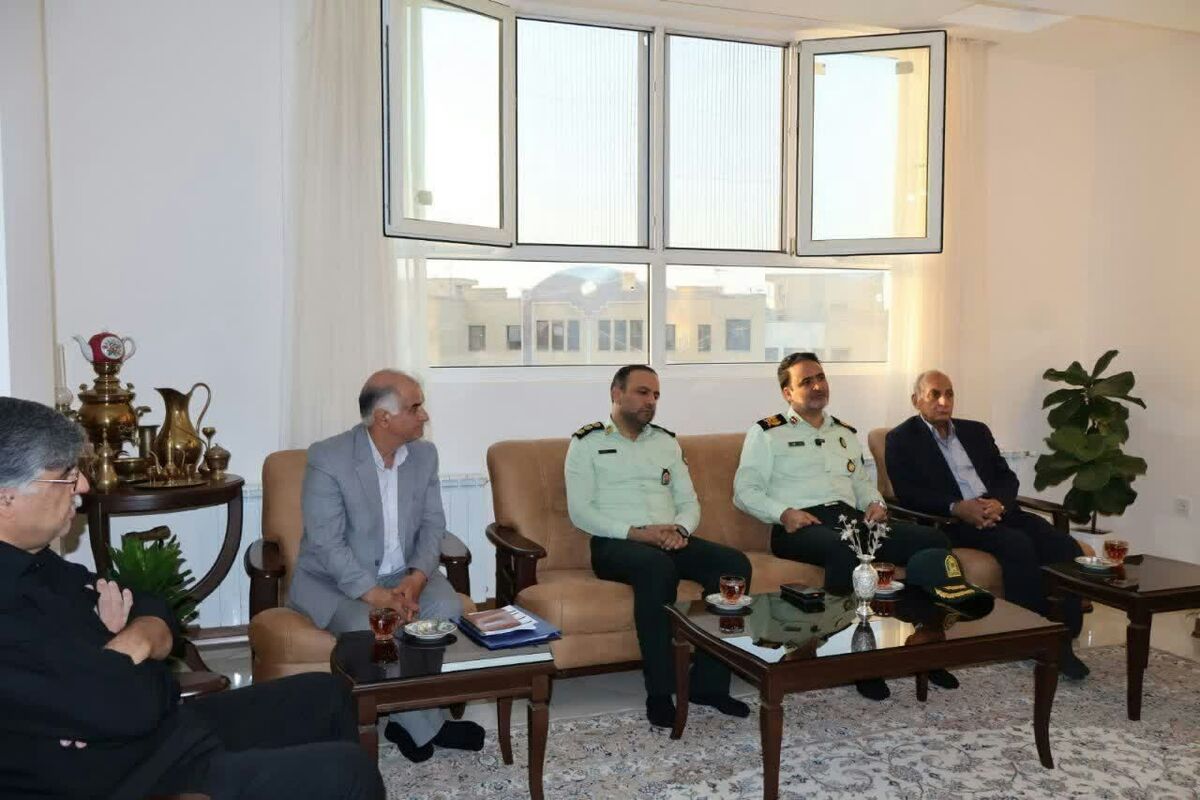 دیدار فرماندهی انتظامی استان یزد با خانواده محترم مرحوم دکتر حسین دهقانی