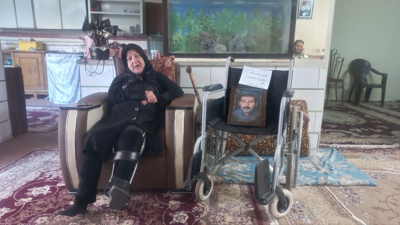 اهدای ویلچر به مستمریبگیر طیبه کیانی توسط کانون بازنشستگان انتظامی شهرستان فلاورجان اهدای ویلچر به مستمریبگیر طیبه کیانی توسط کانون بازنشستگان انتظامی شهرستان فلاورجان