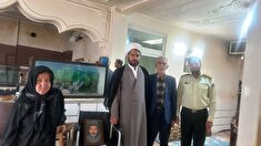 اهدای ویلچر به مستمری‌بگیر طیبه کیانی توسط کانون بازنشستگان انتظامی شهرستان فلاورجان